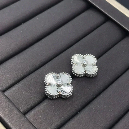 [Amore Jewelry]CLOVER MINI 9.5MM LASER EARRINGS