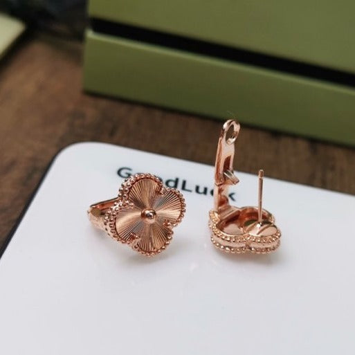 [Amore Jewelry]CLOVER MEDIUM STUD EARRINGS