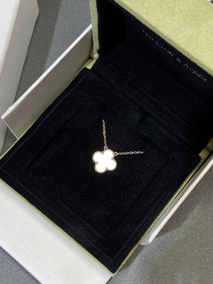 [Amore Jewelry]CLOVER MEDIUM SILVER WHITE MOP NECKLACE