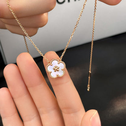 [Amore Jewelry]LUCKY  WHITE MOP  PLUM BLOSSOM NECKLACE